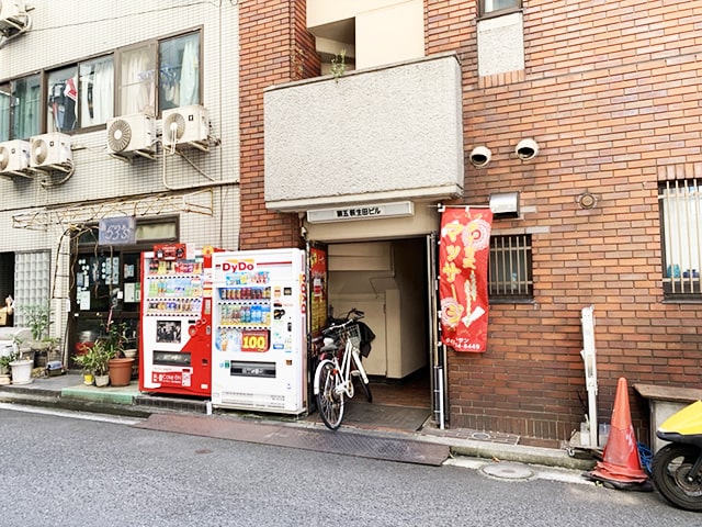 【都度払い】横浜・関内のメンズフェイシャルエステならフィーゴビューティー横浜関内店　アクセス　関内駅からの道順３　ローソンを越えてすぐのビルの3階に当店がございます。